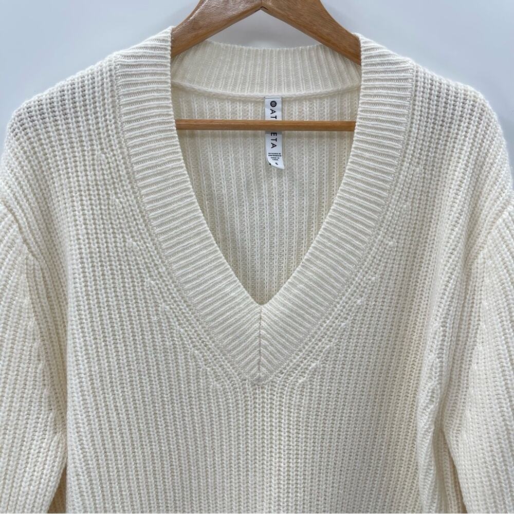 Athleta Shasta V-Neck Oversized Wool Chunky Knit Ivory
Dove Chunky Sweater Small - Picture 4 of 12